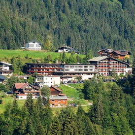 Wanderhotel: Panoramalage in Riezlern - Hotel Erlebach