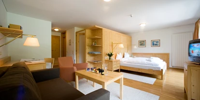 Wanderurlaub - Pools: Schwimmteich - Felbermayer Hotel & Alpin Spa Montafon