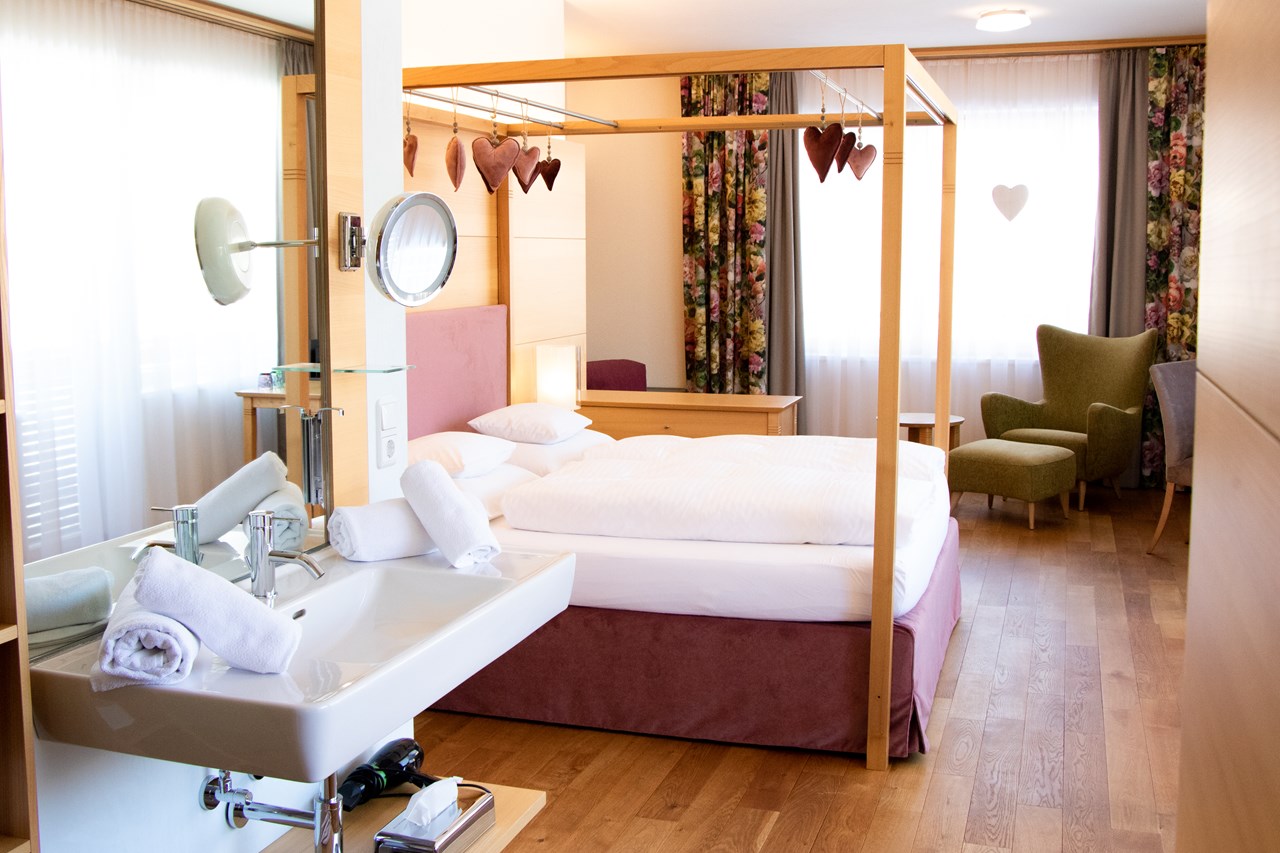 Hotel Walserberg Zimmerkategorien Romantik Suite