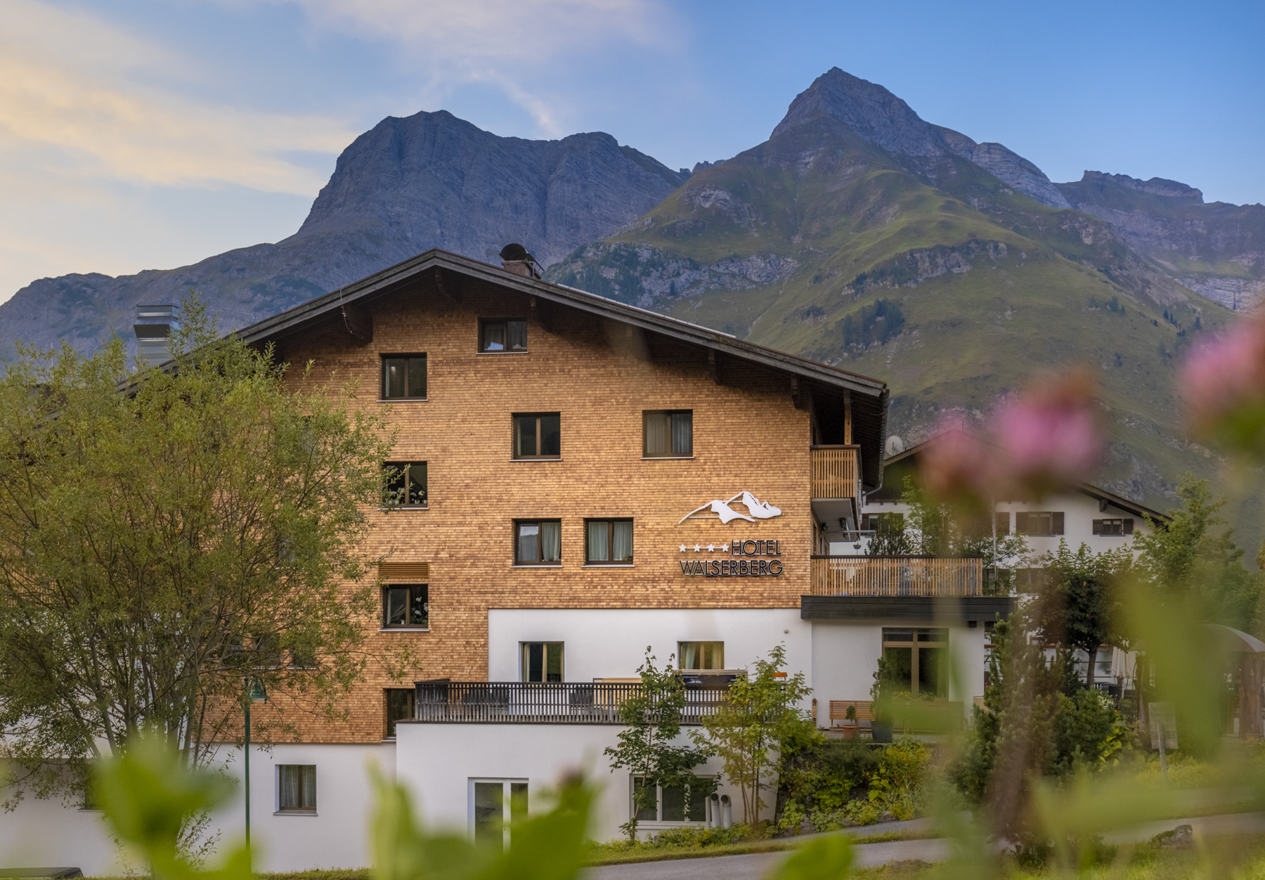 Wanderurlaub - PLZ 6782 (Österreich) - Außenansicht Hotel Walserberg - Hotel Walserberg