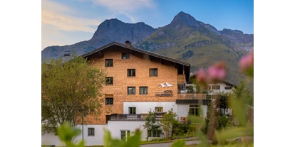 Wanderurlaub - Bach (Bach) - Außenansicht Hotel Walserberg - Hotel Walserberg