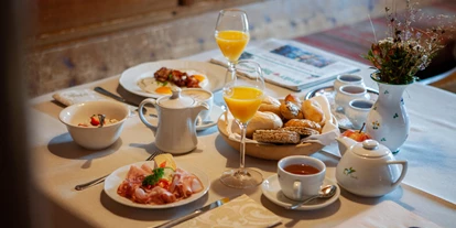 Wanderurlaub - Hotel-Schwerpunkt: Wandern & Biken - Tirol - Frühstück in unserer Bauernstube - Hotel Zur Post