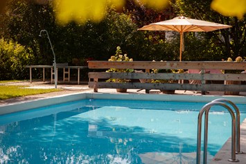 Wanderhotel: Unser Pool im Garten - Hotel Zur Post
