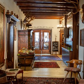 Wanderhotel: Eingangsbereich unserer Traditionshotels - Hotel Zur Post