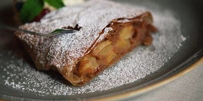 Wanderurlaub - Hotel-Schwerpunkt: Wandern & Biken - Tirol - hausgemachter Apfelstrudel - Hotel Zur Post