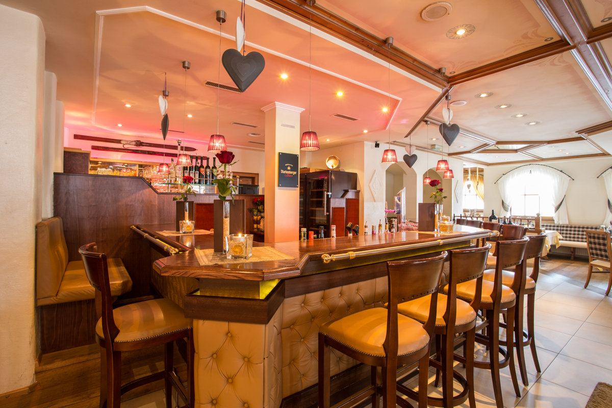 Wanderurlaub - Hotelbar - Ried im Oberinntal - Barbereich - Hotel Mittagskogel Pitztal