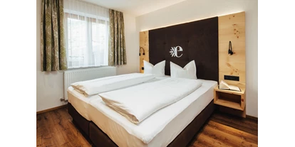 Wanderurlaub - Hotel-Schwerpunkt: Wandern & Biken - Tirol - Familienzimmer "Bergidylle Zirbe" - Hotel Edelweiss