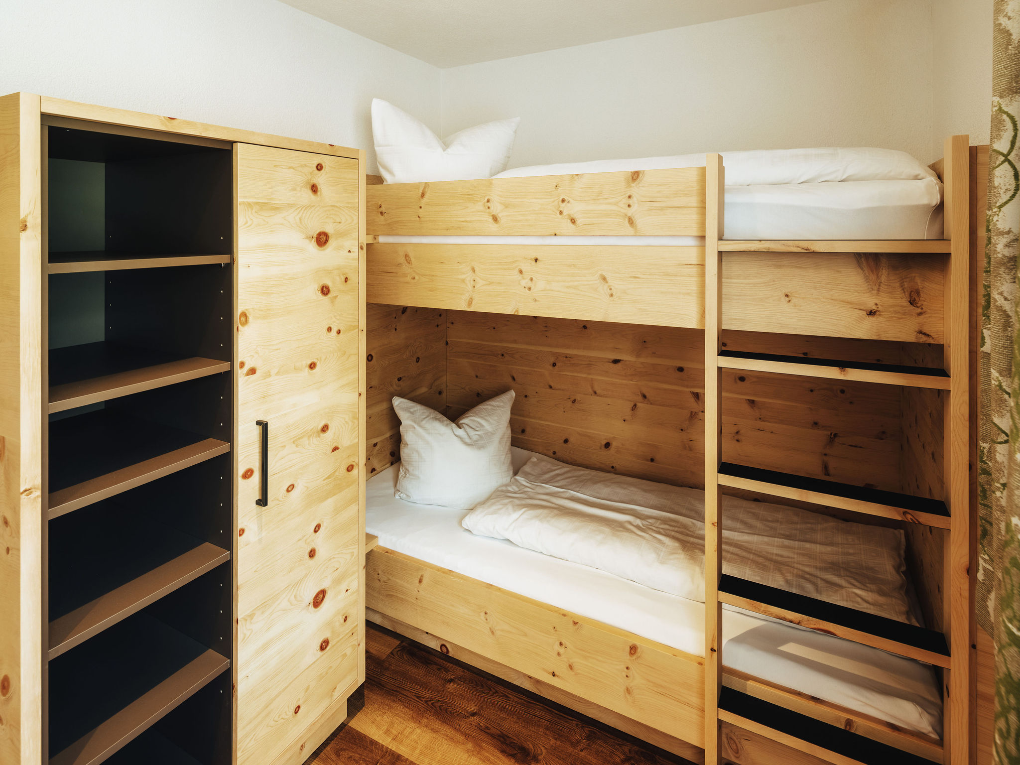 Wanderhotel: Familienzimmer "Bergidylle Zirbe" - Hotel Edelweiss
