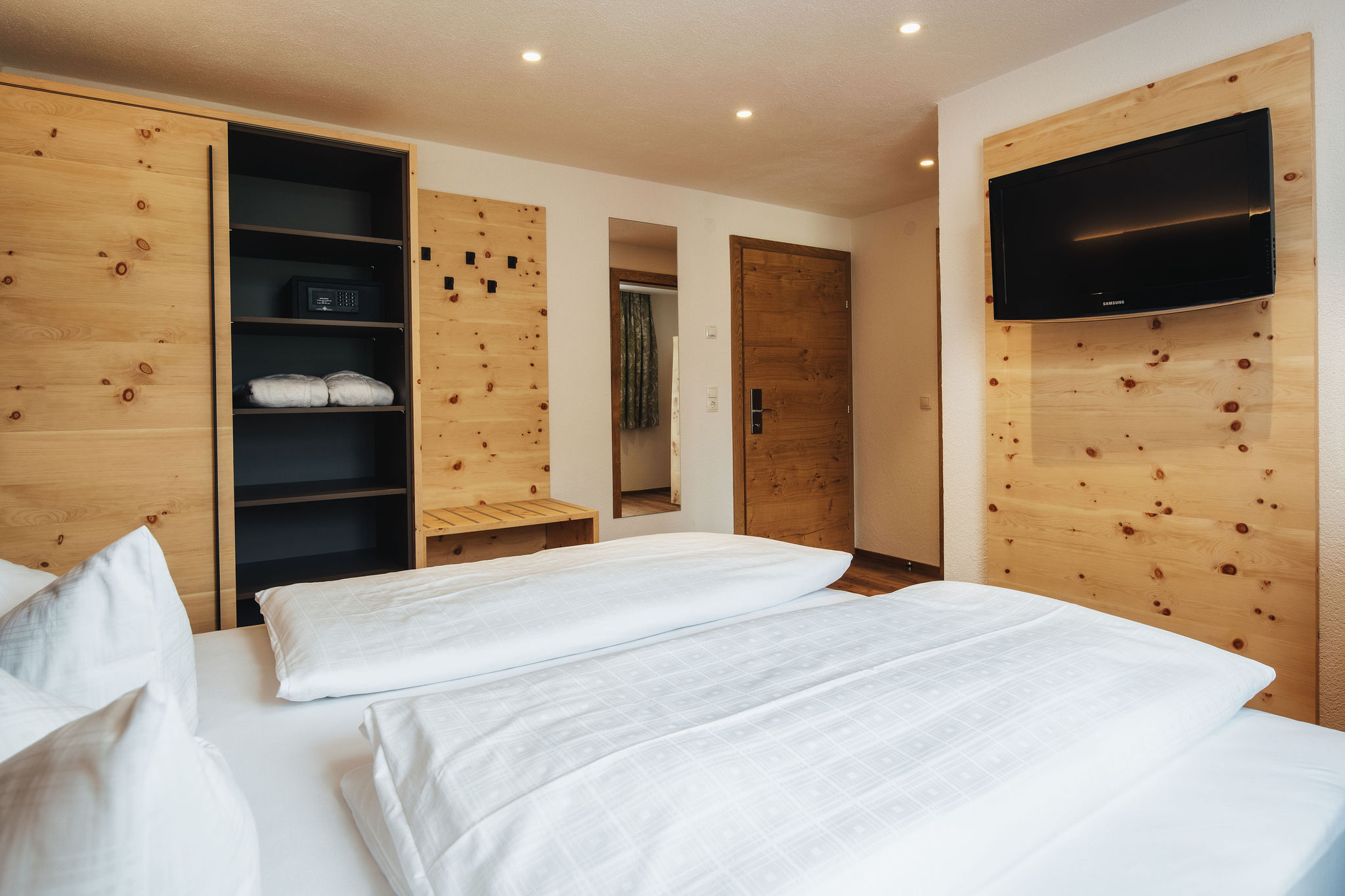 Wanderhotel: Familienzimmer "Bergidylle Zirbe" - Hotel Edelweiss