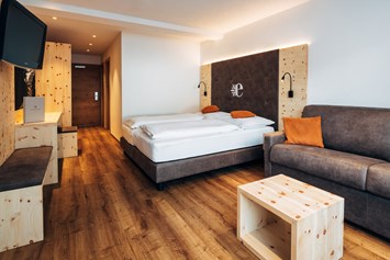 Wanderhotel: Doppelzimmer "Edelweissglück Zirbe" - Hotel Edelweiss