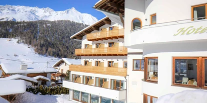 Wanderurlaub - Hotel-Schwerpunkt: Wandern & Biken - Tirol - Außenansicht Hotel WINTER - Hotel Edelweiss