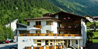 Wanderurlaub - Klassifizierung: 3 Sterne - Tirol - Hotelansicht Sommer - Berghotel Rasis