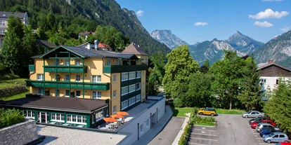 Wanderurlaub - Sonnenterrasse - Bad Aussee - Hotelansicht außen - Landhotel Post Ebensee