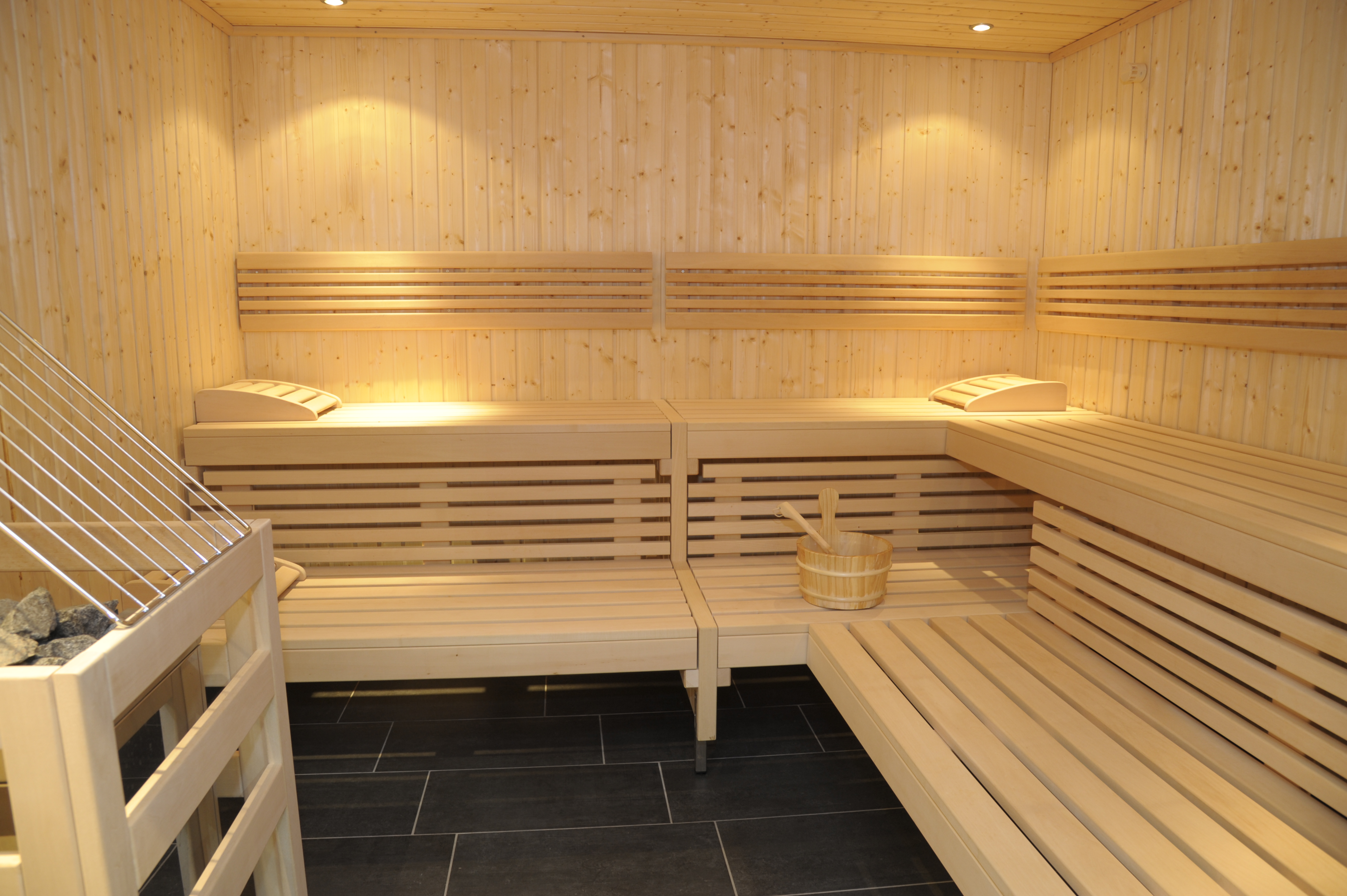 Wanderurlaub - Wanderschuhe: 2 Wanderschuhe - COOEE Alpin Hotel Dachstein