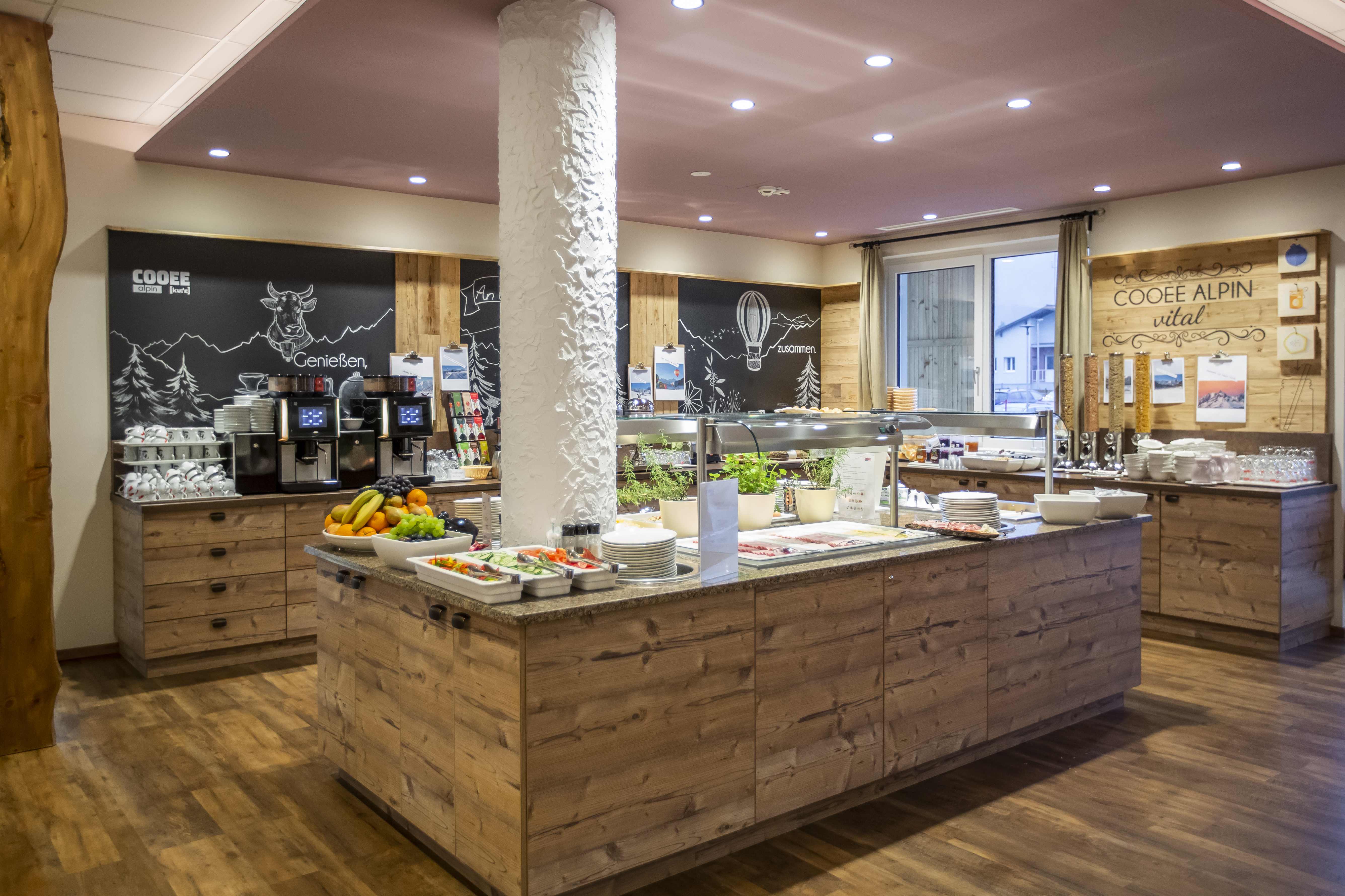 Wanderurlaub - Wanderschuhe: 2 Wanderschuhe - COOEE Alpin Hotel Dachstein