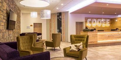 Wanderurlaub - Fahrstuhl - COOEE Alpin Hotel Dachstein